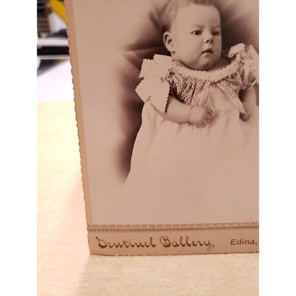 Antique Cabinet Card Baby Infant Photo c1880s Dentinel Manning's Studio Edina MO - Picture 4 of 12
